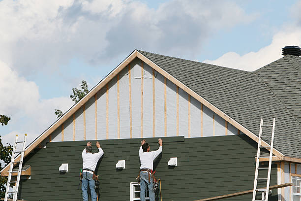 Professional Emergency Siding Repair technician working in Decatur, TN